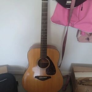YAMAHA FG700S GUITAR